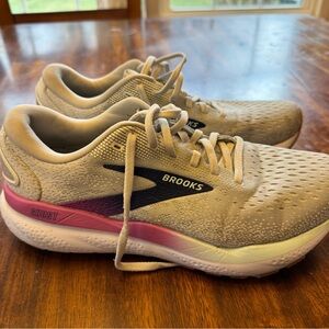Brooks Women's Ghost Athletic Shoes - Cream and Pink size 9
